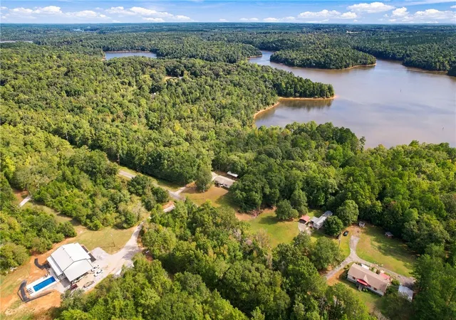 Photo 32 of Manufactured home for sale at 524 Charlies Crk Rd, Iva, SC 29655 | MLS# 20306401 | Listing updated on 2026-10-16