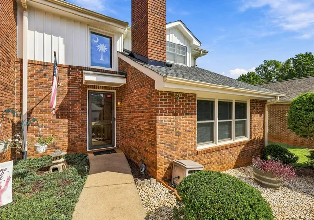 Photo 3 of Townhouse for sale at 7 Woodbridge Cir, Anderson, SC 29621 | MLS# 20306836 | Listing updated on 2026-10-02