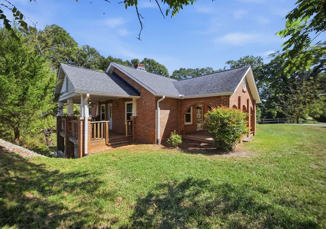 Photo 3 of Single family home for sale at 403 S Pew St, Westminster, SC 29693 | MLS# 20306879 | Listing updated on 2026-10-09