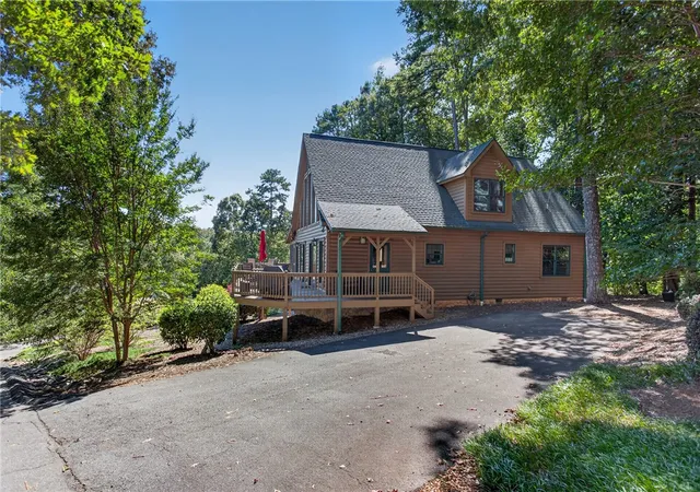 Photo 1 of Single family home for sale at 213 Serenity Bay Dr, Seneca, SC 29672 | MLS# 20306618 | Listing updated on 2026-10-16