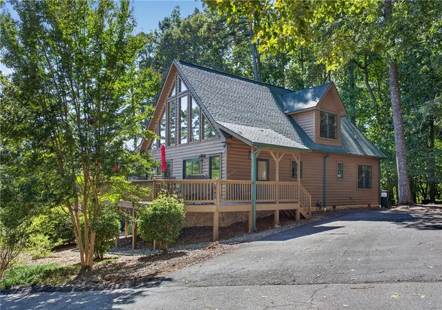 Photo 2 of Single family home for sale at 213 Serenity Bay Dr, Seneca, SC 29672 | MLS# 20306618 | Listing updated on 2026-10-16