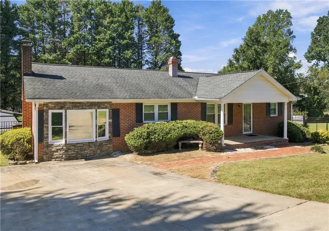 Photo 2 of Single family home for sale at 310 Brushy Crk Rd, Easley, SC 29642 | MLS# 20306498 | Listing updated on 2026-10-02