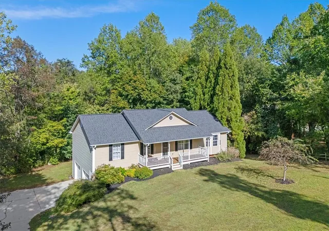 Photo 3 of Single family home for sale at 232 Ike Rd, Six Mile, SC 29682 | MLS# 20306927 | Listing updated on 2026-10-03