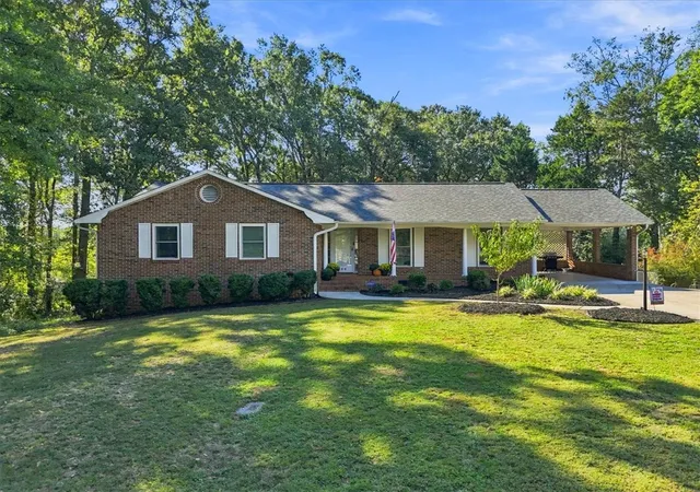 Photo 1 of Single family home for sale at 500 Pinewood Dr, Pendleton, SC 29670 | MLS# 20306938 | Listing updated on 2026-10-14