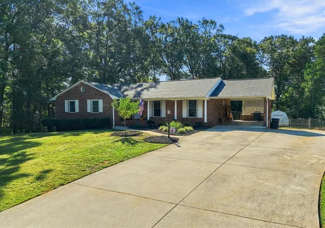Photo 2 of Single family home for sale at 500 Pinewood Dr, Pendleton, SC 29670 | MLS# 20306938 | Listing updated on 2026-10-14