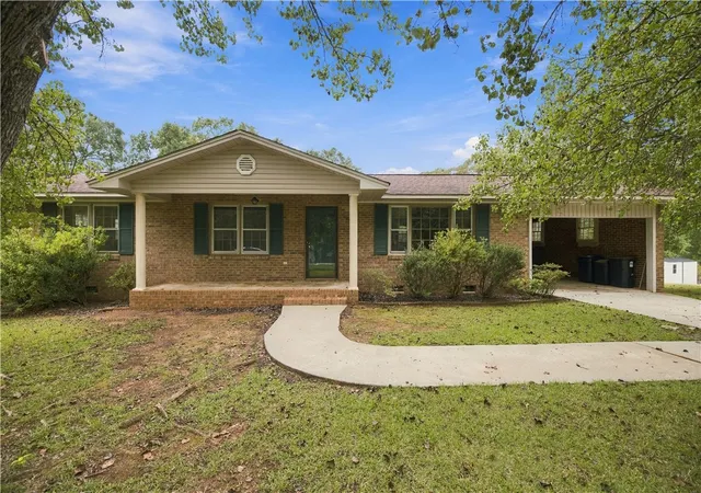 Photo 1 of Single family home for sale at 404 Forest Hills Dr, Williamston, SC 29697 | MLS# 20306920 | Listing updated on 2026-10-04
