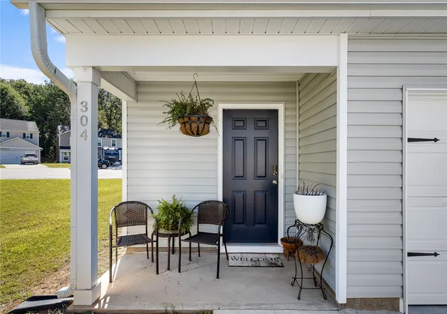 Photo 2 of Single family home for sale at 304 Burgess Ln, Williamston, SC 29697 | MLS# 20306786 | Listing updated on 2026-10-15