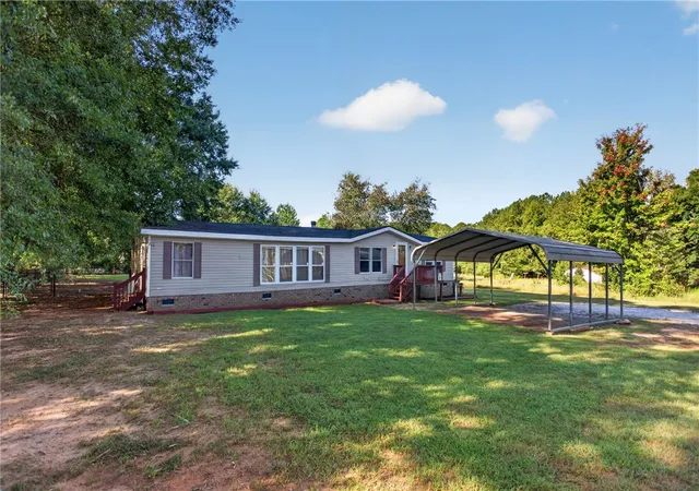 Photo 2 of Manufactured home for sale at 128 Meadow Hills Dr, Anderson, SC 29624 | MLS# 20306969 | Listing updated on 2026-10-05
