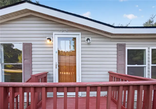 Photo 3 of Manufactured home for sale at 128 Meadow Hills Dr, Anderson, SC 29624 | MLS# 20306969 | Listing updated on 2026-10-05