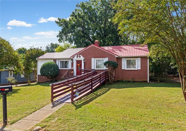 Photo 2 of Single family home for sale at 2028 Moultrie Sq, Anderson, SC 29621 | MLS# 20306973 | Listing updated on 2026-10-11