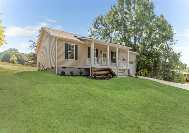 Photo 3 of Single family home for sale at 1115 Marshall Rd, Anderson, SC 29626 | MLS# 20306914 | Listing updated on 2026-10-21