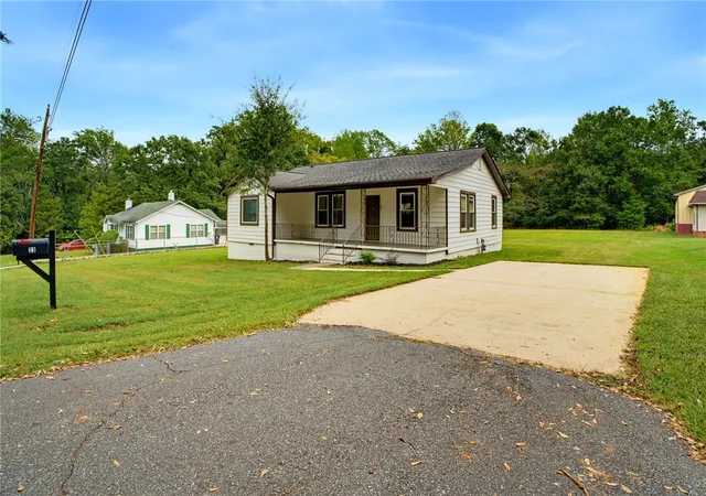 Photo 2 of Single family home for sale at 23 Spring St, Pelzer, SC 29669 | MLS# 20306993 | Listing updated on 2026-10-09