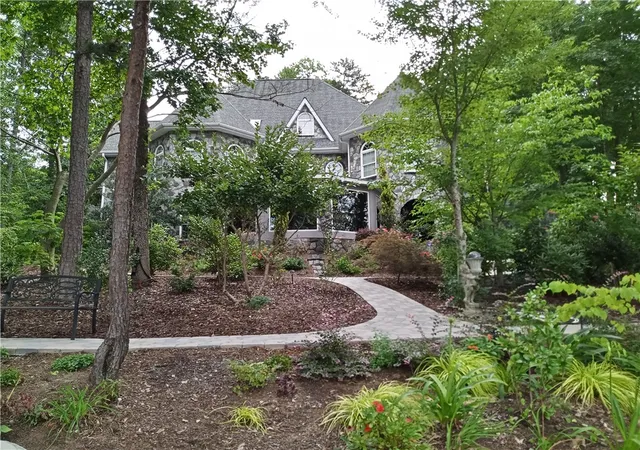 Photo 2 of Single family home for sale at 246 E Waters Edge Ln, West Union, SC 29696 | MLS# 20306999 | Listing updated on 2026-10-05