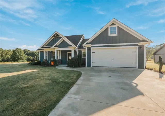 Photo 3 of Single family home for sale at 243 Stone Brg Dr, Westminster, SC 29693 | MLS# 20306882 | Listing updated on 2026-10-06