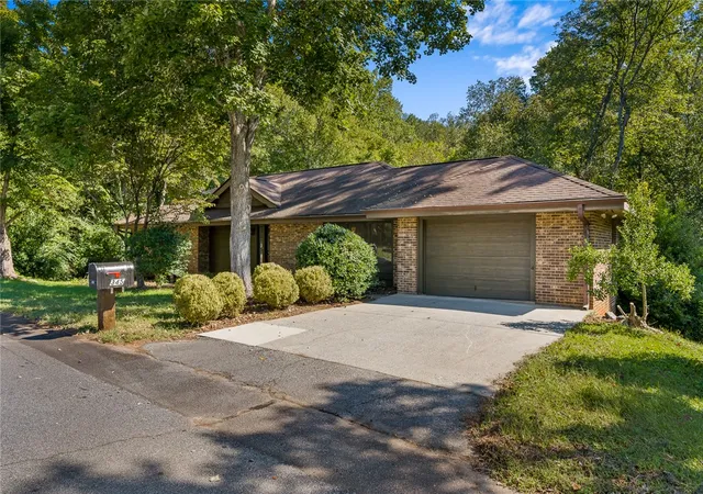 Photo 2 of Single family home for sale at 345 Kendra Pl, Clemson, SC 29631 | MLS# 20306933 | Listing updated on 2026-10-15