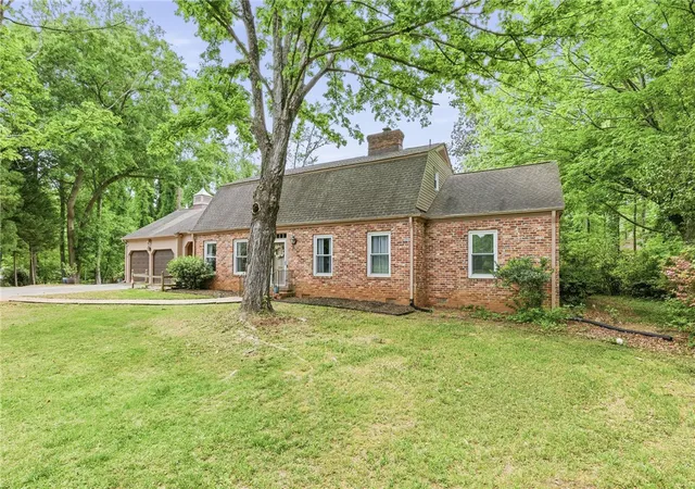 Photo 3 of Single family home for sale at 2804 Echo Trl, Anderson, SC 29621 | MLS# 20306984 | Listing updated on 2026-10-06