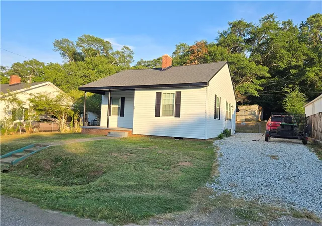 Photo 1 of Single family home for sale at 28 Ames St, Seneca, SC 29678 | MLS# 20307002 | Listing updated on 2026-10-06