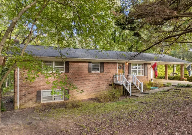 Photo 2 of Single family home for sale at 201 Torrington Rd, Walhalla, SC 29691 | MLS# 20306312 | Listing updated on 2026-10-07