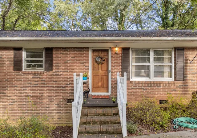 Photo 3 of Single family home for sale at 201 Torrington Rd, Walhalla, SC 29691 | MLS# 20306312 | Listing updated on 2026-10-07