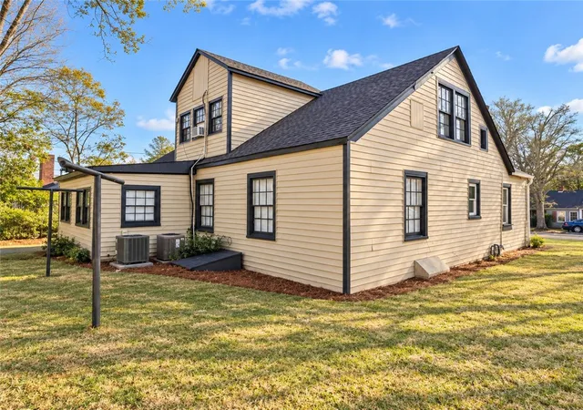 Photo 2 of Single family home for sale at 211 California Ave, Spartanburg, SC 29303 | MLS# 20307031 | Listing updated on 2026-10-08