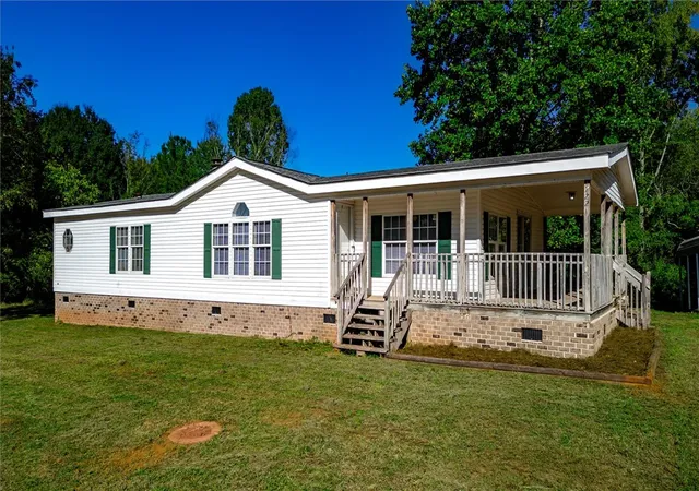 Photo 2 of Manufactured home for sale at 722 Pickens Dr, Pendleton, SC 29670 | MLS# 20306646 | Listing updated on 2026-10-10