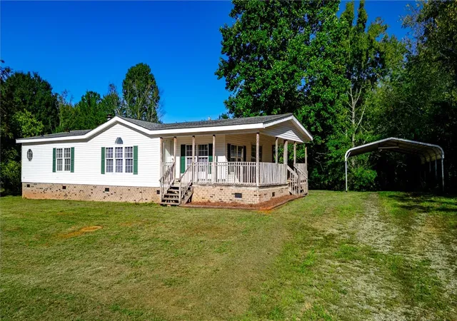Photo 3 of Manufactured home for sale at 722 Pickens Dr, Pendleton, SC 29670 | MLS# 20306646 | Listing updated on 2026-10-10