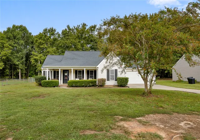 Photo 3 of Single family home for sale at 190 Rock Moss Dr, Williamston, SC 29697 | MLS# 20307014 | Listing updated on 2026-10-07