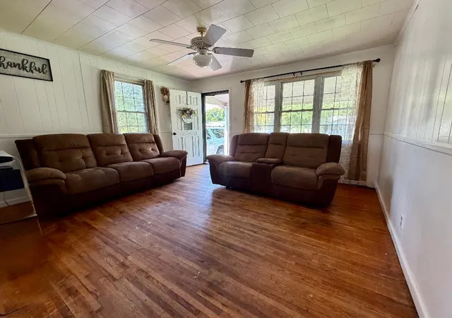 Photo 3 of Single family home for sale at 200 Burton Dr, Calhoun Falls, SC 29628 | MLS# 20307058 | Listing updated on 2026-10-14