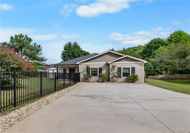 Single family home for sale at 3 Cringle Ln, Anderson, SC 29625 | MLS# 20307042