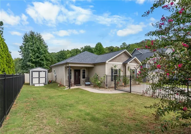 Photo 2 of Single family home for sale at 3 Cringle Ln, Anderson, SC 29625 | MLS# 20307042 | Listing updated on 2026-10-11
