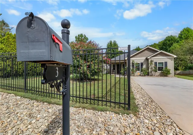 Photo 3 of Single family home for sale at 3 Cringle Ln, Anderson, SC 29625 | MLS# 20307042 | Listing updated on 2026-10-11