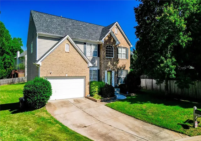Photo 2 of Single family home for sale at 4 Ashwyn Ct, Simpsonville, SC 29680 | MLS# 20306738 | Listing updated on 2026-10-16