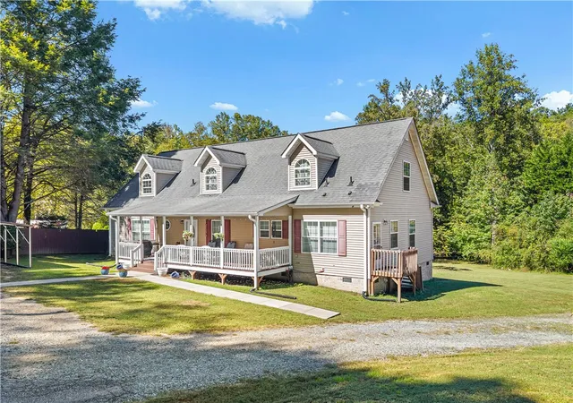 Photo 3 of Single family home for sale at 606 Beaver Dam Rd, Marietta, SC 29661 | MLS# 20307059 | Listing updated on 2026-10-27