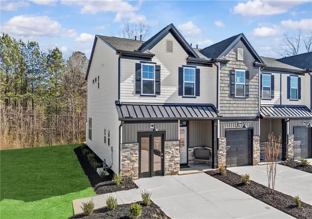 Photo 3 of Townhouse for sale at 402 Belgrove Way, Easley, SC 29640 | MLS# 20307072 | Listing updated on 2026-10-17