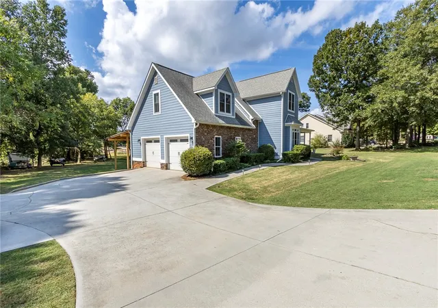 Photo 3 of Single family home for sale at 1504 Double Springs Rd, Townville, SC 29689 | MLS# 20307046 | Listing updated on 2026-10-07