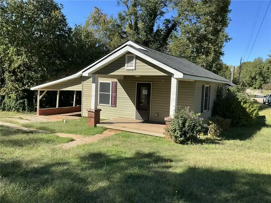 Photo 1 of Single family home for sale at 1115 East S 2nd St, Seneca, SC 29678 | MLS# 20308637 | Listing updated on 2026-10-27