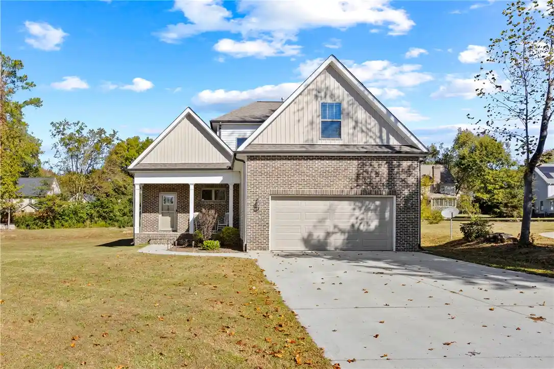 Single family home for sale at 103 Ashford Ct, Easley, SC 29642 | MLS# 20308583