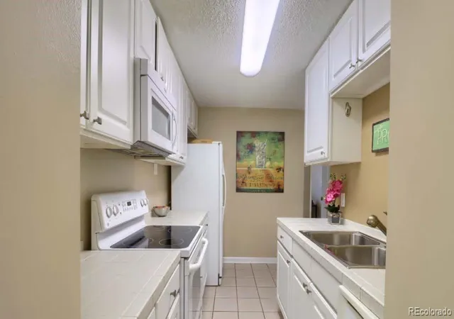 Photo 2 of Condominium at 2225 Buchtel Blvd #305, Denver, CO 80210 | MLS# 9277132 | | Sold on 2021-11-18