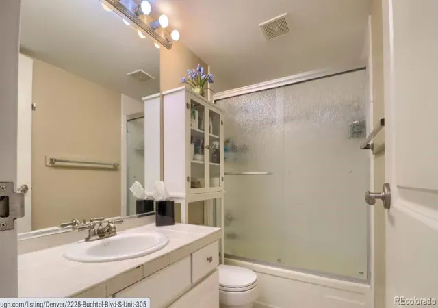 Photo 4 of Condominium at 2225 Buchtel Blvd #305, Denver, CO 80210 | MLS# 9277132 | | Sold on 2021-11-18