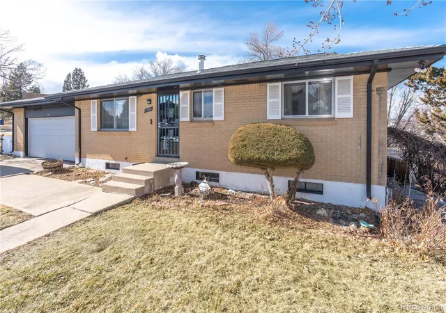 Single Family Residence at 11213 W Briarwood Dr, Lakewood, CO 80226 | MLS# 3161658 | | Sold on 2023-06-26