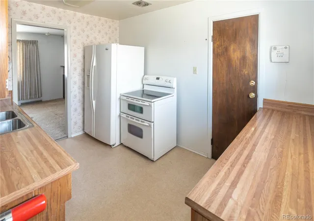 Photo 3 of Single Family Residence at 11213 W Briarwood Dr, Lakewood, CO 80226 | MLS# 3161658 | | Sold on 2023-06-26