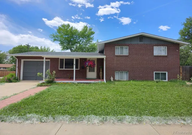 Photo 3 of Single family home for sale at 1551 Atwood St, Longmont, CO 80501 | MLS# 5988974 | Listing updated on 2026-08-09