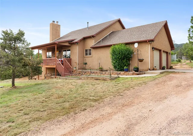 Photo 4 of Single family home for sale at 5660 Sandy Crk Hts, Colorado Springs, CO 80926 | MLS# 2371017 | Listing updated on 2026-07-10