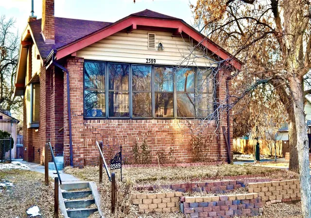 Photo 2 of Single Family Residence at 2589 N Glencoe St, Denver, CO 80207 | MLS# 1885167 |  | Sold on 2025-02-19