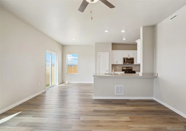 5th image of 48245 Shetland Dr, Bennett, CO 80102 | MLS# 5020171