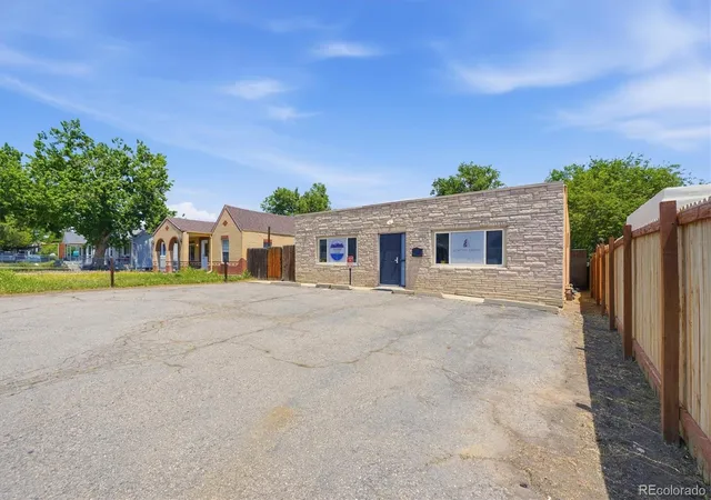 Photo 2 of Single family home for sale at 1050 S Quitman St, Denver, CO 80219 | MLS# 7134857 | Listing updated on 2026-10-23