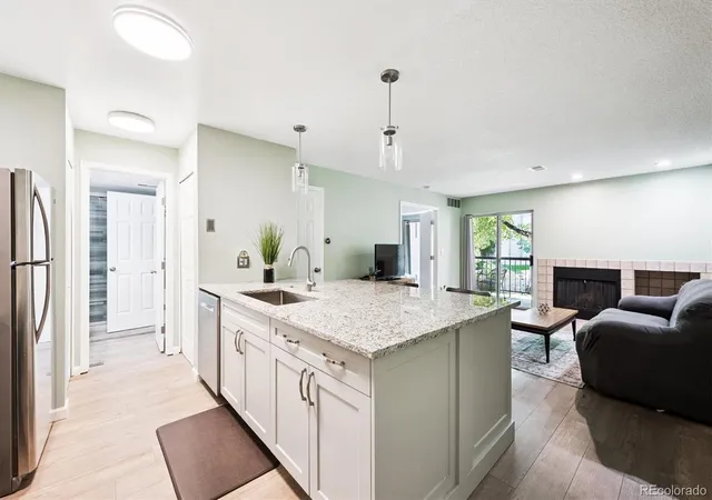 3rd image of 2575 S Syracuse Way #L103, Denver, CO 80231 | MLS# 9629954