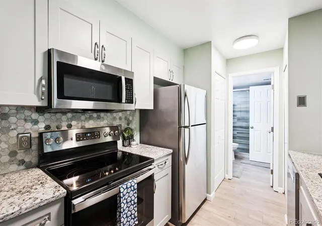 4th image of 2575 S Syracuse Way #L103, Denver, CO 80231 | MLS# 9629954
