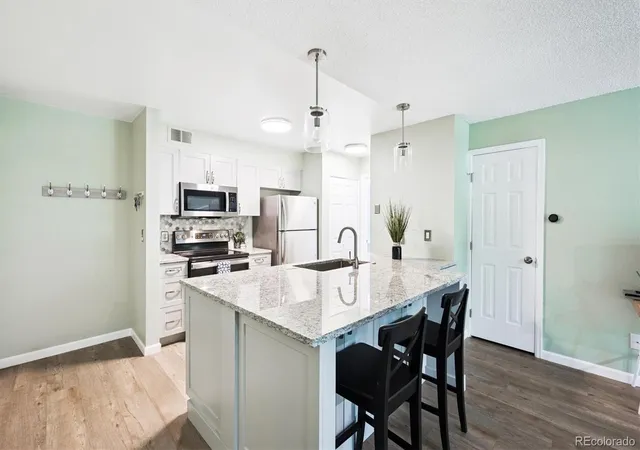 5th image of 2575 S Syracuse Way #L103, Denver, CO 80231 | MLS# 9629954