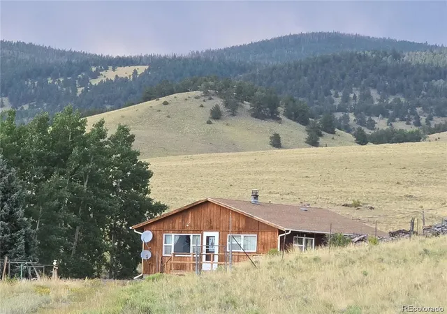 Photo 4 of Single family home for sale at 586 Cuesta Dr, Cotopaxi, CO 81223 | MLS# 8402727 | Listing updated on 2026-07-31